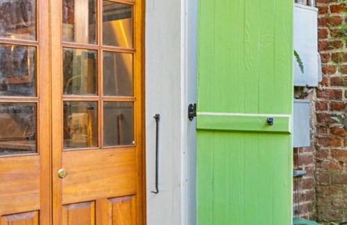 French Quarter Cottage | Right On Bourbon Street!