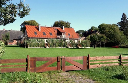 Wesenberg Apartment | Right on the lake! - plenty of space for family & friends - modern & exclusive