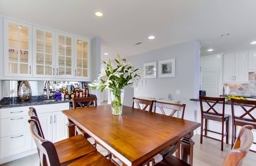 Central Mission Beach Condo | Right On The Beach! Exquisitely Remodeled 3BR/3BA . Perfect For Families.