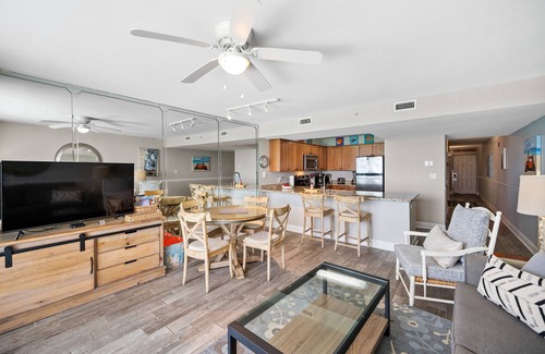 Destin Condo | Right On the Beach! Sugar White Sandy Beach! 3 pools