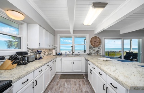 Jamaica Beach House | RightOnTheBeachVR: FRONT ROW Jamaica Beach 5BR 3bath, Stunning Views, Huge Decks