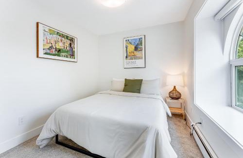 Knight House | Riley Park-Modern 4 Bedroom Home, Central location
