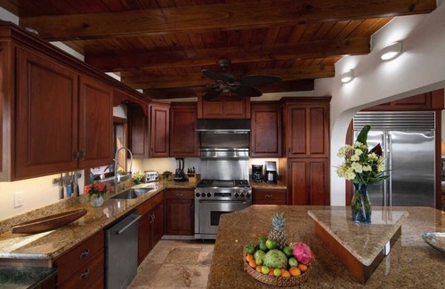 Estate Pastory Villa | Riley's Retreat + Cottage