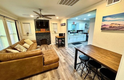 Encanto House | Rileys Feel-Free 10 min walk to Arizona State Fair