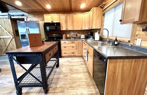 Meadow View Heights Cabin | Rim Overlook Cabin Retreat!