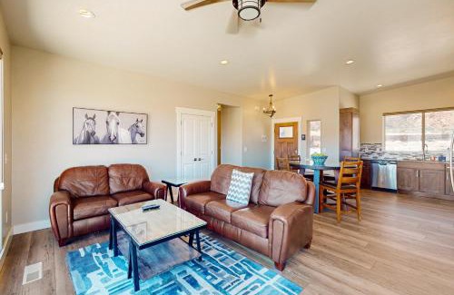 Moab South Valley House | Rim View 1