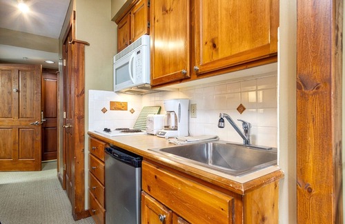 Snowshoe Condo | Rimfire 258 Studio - Access to Slope Cozy One Bed and Sofa Sleeper