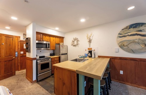 Snowshoe Hotel | Rimfire Lodge