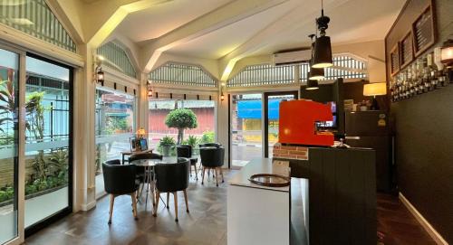 Bang Phra Hotel | Rimklong boutique hotel trad