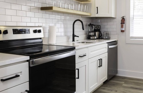 Northeast Virginia Beach Apartment | Rincon - Loft #6 - 8 min walk to the beach