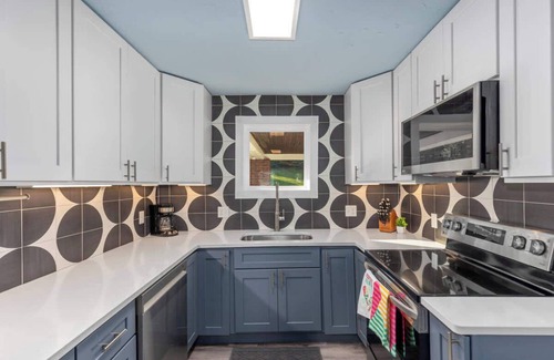 Grand Rapids House | Rink Side Retreat Sum