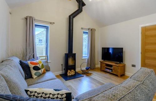 Thornton Dale House | Rinstone Lodge, Thornton-Le-Dale. Moors cottage with hot tub