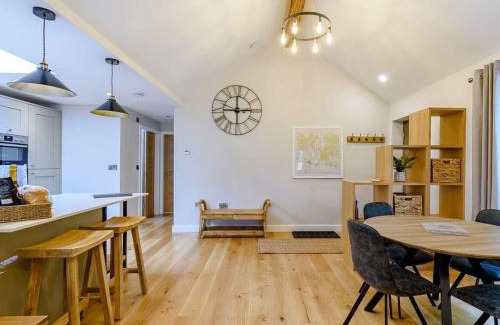 Thornton Dale House | Rinstone Lodge, Thornton-Le-Dale. Moors cottage with hot tub