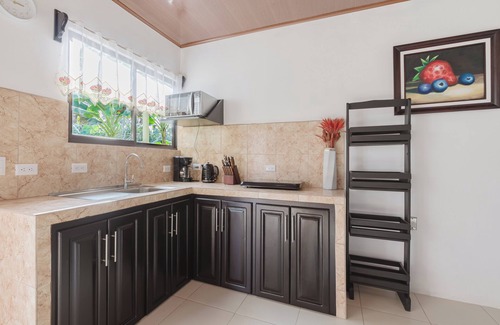Northern Plains Apartment | Rio Celeste Birds Garden apartment with A/C perfect for Family and couples
