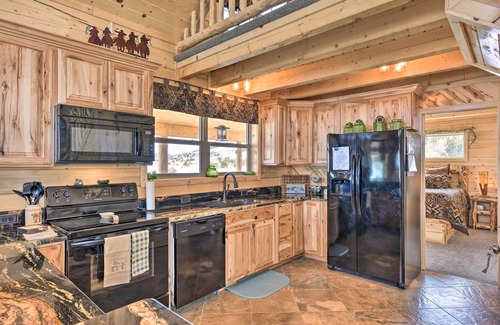 Del Norte Cabin | Rio Grande National Forest Cabin: Views & Hot Tub