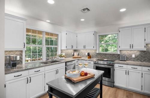 Stonewall House | Rio Ranchito, River front, Fire Pit, Views!
