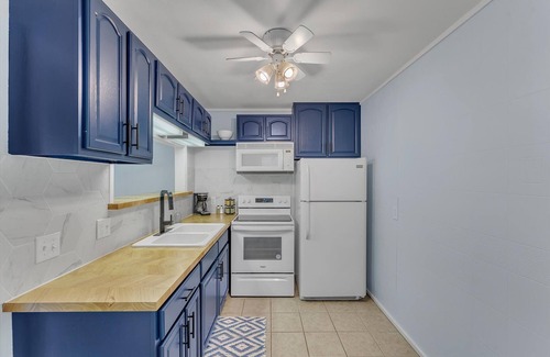 Newland Ski Chalet | Ripple Effects * Waterfront deck * Pillow Fort * No Cleaning Fee