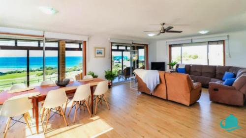 Caves Beach House | Ripples by the Sea