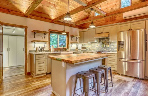 Welches Cabin | Ripplewood, a serene riverfront cabin, decks, hot tub, BBQ, dog-friendly