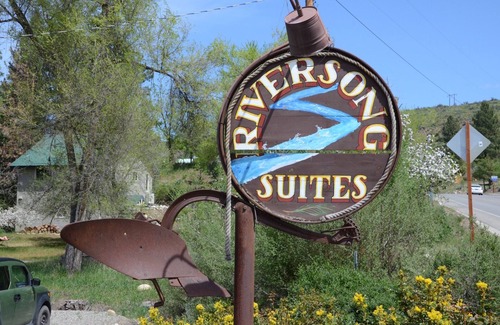 Winthrop Apartment | Rippling River Suite in Winthrop WA!