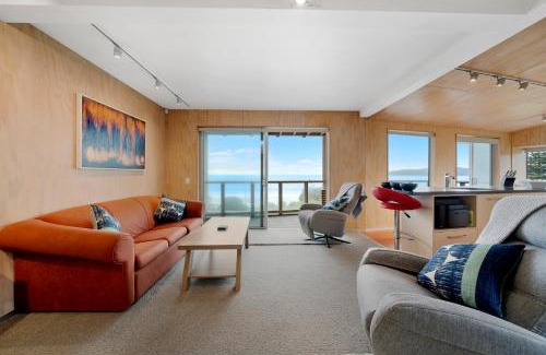 Raumati South House | Rippling Waves Lookout - Raumati South Home