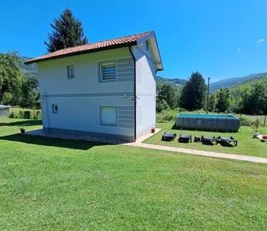 Foca House | Ris kuca za odmor