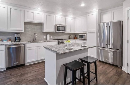 Bedford House | Rise at the Transitional getaway. Central Location