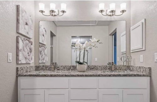 Bedford House | Rise at the Transitional getaway. Central Location
