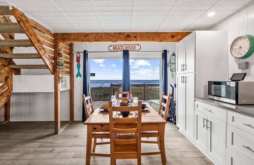 East End House | Rise N Shine: 2 BR Cozy Cottage on Gulf Beaches- Sleeps 7, Pet Friendly!