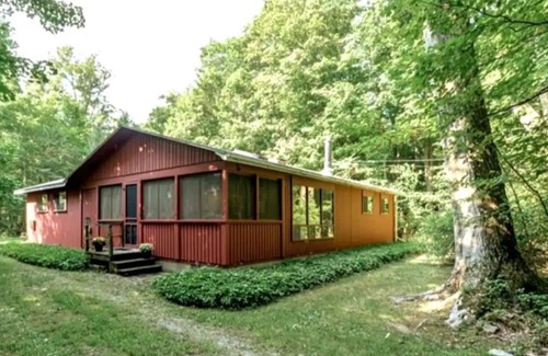 Fort Erie Cottage | Rise & Pine at our Secluded Crystal Beach Cottage