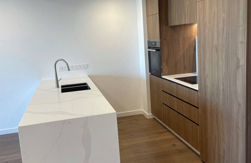 Moonee Ponds Apartment | Rise to the Top! Modern 2 Bedroom w/Balcony, Gym, Pool, Spa, Sauna & Steam room