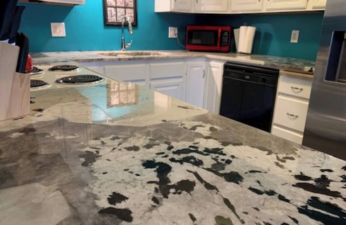 Appleton Apartment | Ritchie’s Apple Place: Teal Waves