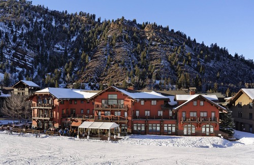 Aspen Condo | Ritz Carlton Residences Ski In Out LUX 2 Bedroom 2.5 Bth Kitchen WD Pool Spa Gym