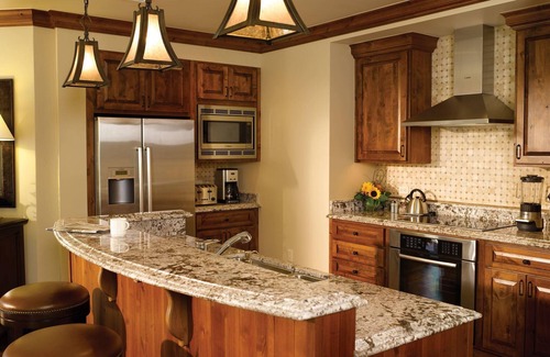 Vail Condo | Ritz Carlton Vail- 2 BR + Den - Sleeps 8, shuttle 1300" to lift