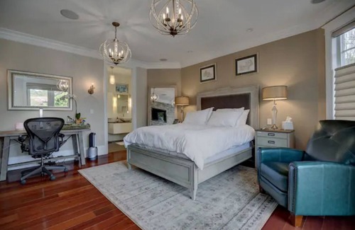 Sunnyvale West House | Ritz Spa Retreat w Jacuzzi, Steam room w rain&jets