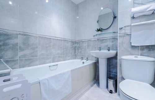 Ellesmere Port House | Rivacre End