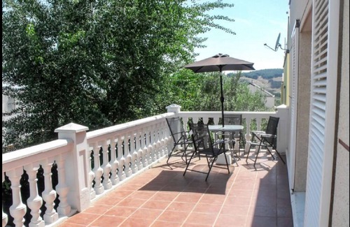 Rivas-Vaciamadrid Ski Chalet | Rivas Villa with covered pool and large garden