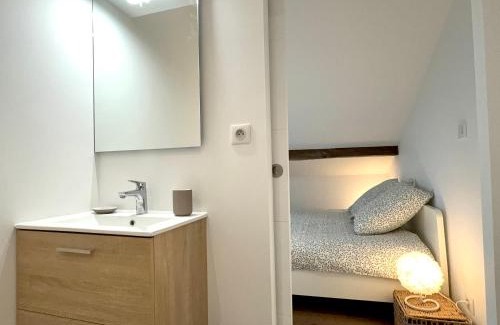 Belleville Apartment | Rive Gauche Élégante