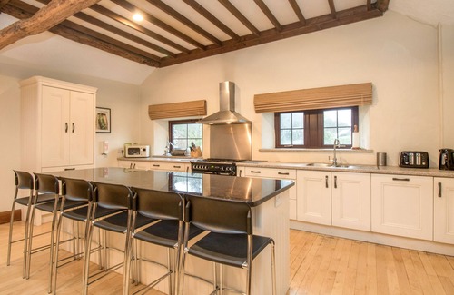 Kendal Cottage | RIVEN OAK, pet friendly, character holiday cottage in Levens