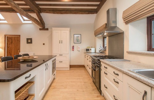 Kendal Cottage | RIVEN OAK, pet friendly, character holiday cottage in Levens