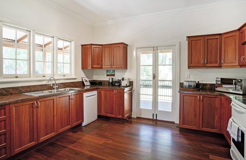 Shadforth House | Rivendell House: Spacious retreat, pet friendly