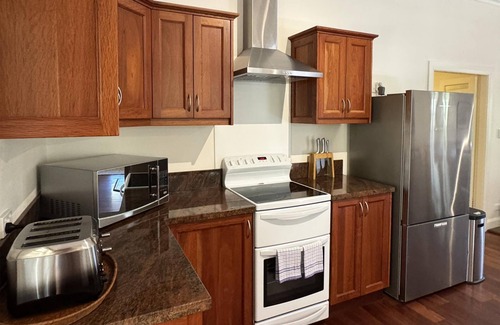 Shadforth House | Rivendell House: Spacious retreat, pet friendly