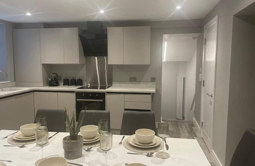 Broadstairs Apartment | Rivendell Modern 2 Bedroom apartment in St Peters village sleeps 6