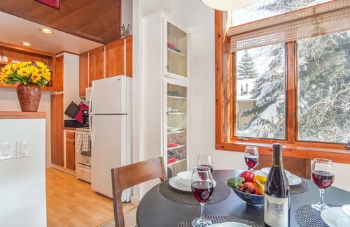 Ketchum Condo | River 102-Hot Tub, Pool, Spa, Common game Room, 10 minute Walk to Town & Lifts