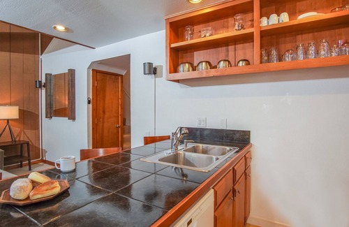 Ketchum Condo | River 102-Hot Tub, Pool, Spa, Common game Room, 10 minute Walk to Town & Lifts
