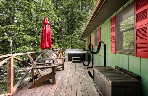 Great Cacapon House | River Access Cabin w Hot Tub Kayaks WiFi Grill