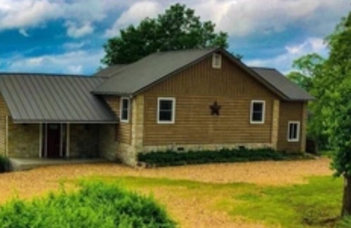 Berryville House | River Access Country Home with Great Views and Sunsets