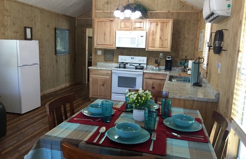 Ingram Cabin | River Adventure Cabin #3-paradise River Bend
