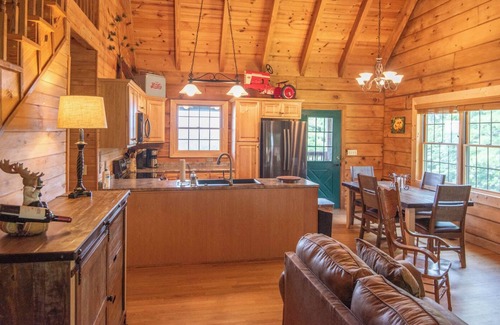 Jefferson Cabin | River AND Mountain VIEWS - true log cabin!