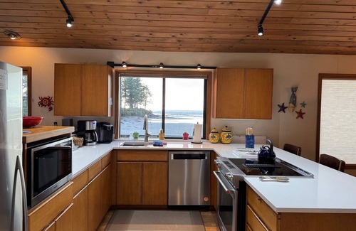 Yachats House | River and Ocean View. Single level home, fun for all ages! Fenced yard for dogs!